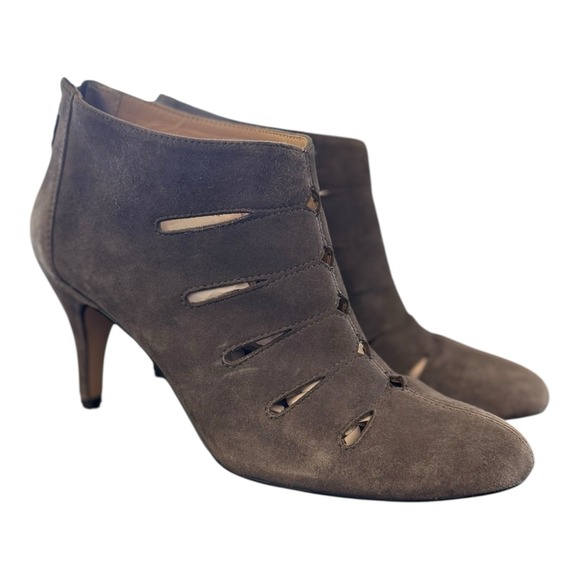 Adrienne Vittadini Trent Suede Ankle Booties 8M Gray Block Heel Cut-Out Neutral - Picture 1 of 8